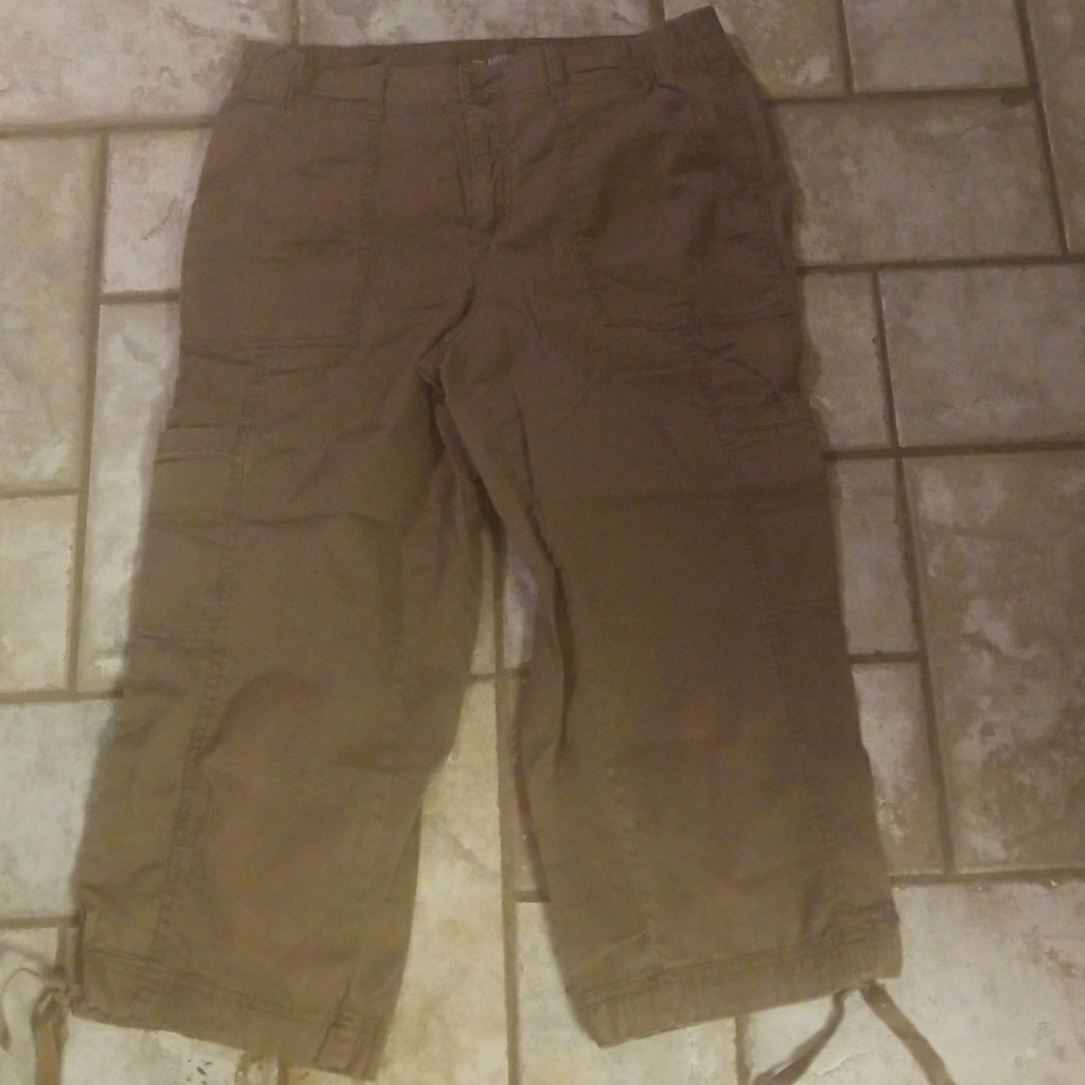 St. John's Bay brown capri pants. Sz 12